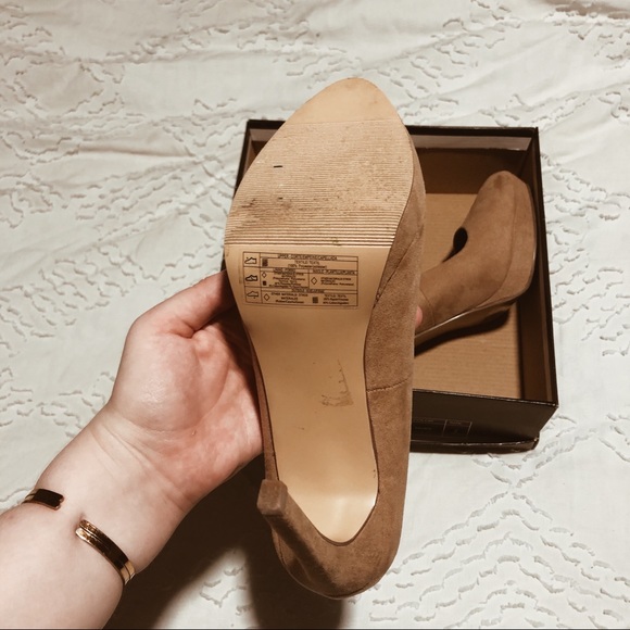 Forever 21 Nude Heels - Picture 3 of 4